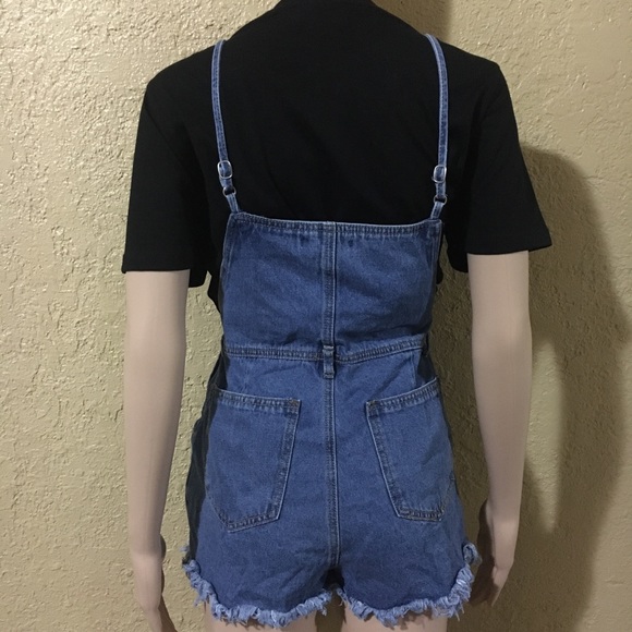 Forever21 Distressed cheeky overall shorts - Picture 6 of 6